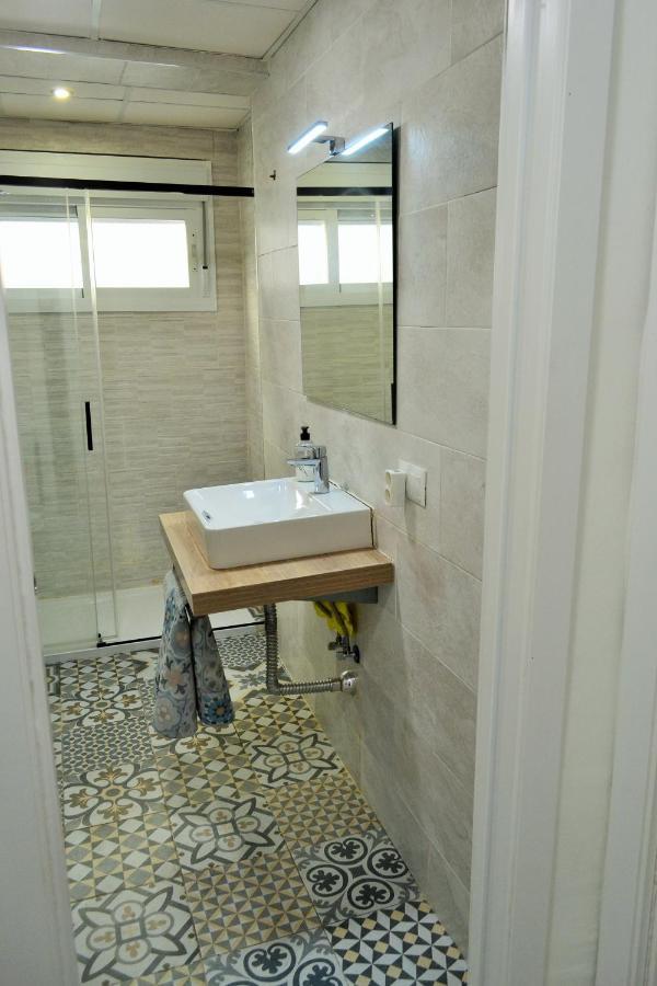 Vialia Apartamentos Suites Malaga Exterior photo