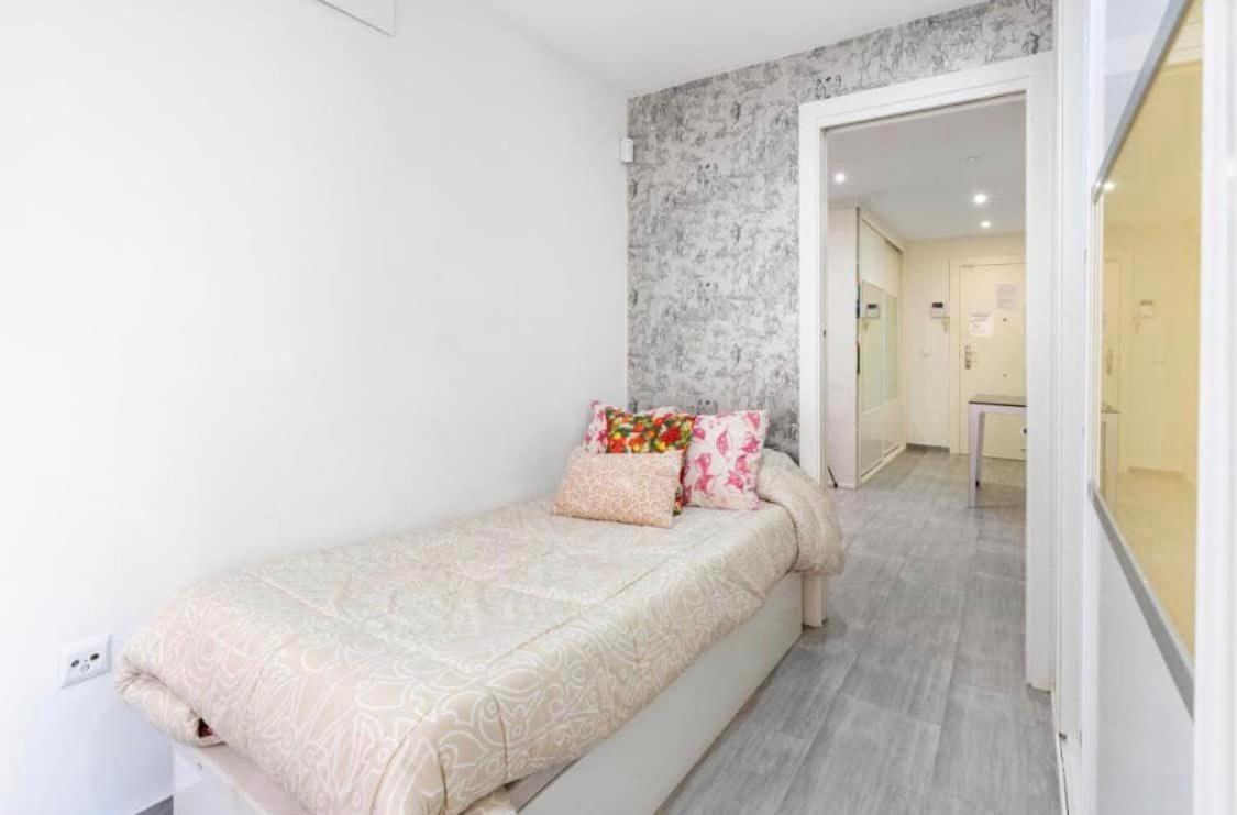Vialia Apartamentos Suites Malaga Exterior photo