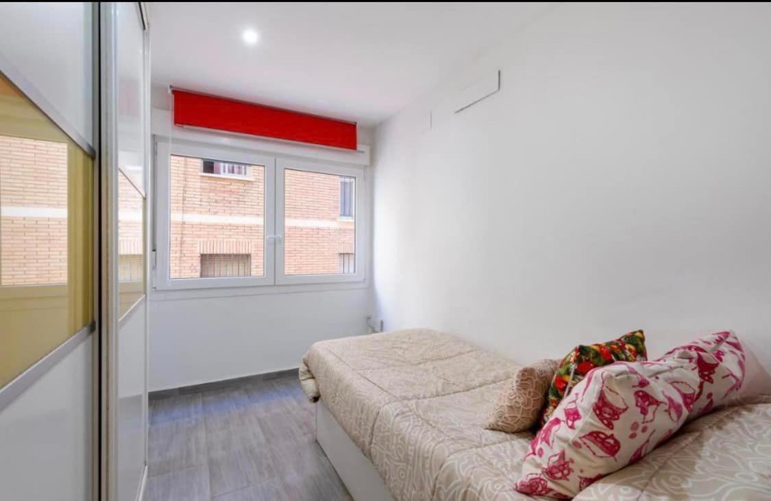 Vialia Apartamentos Suites Malaga Exterior photo